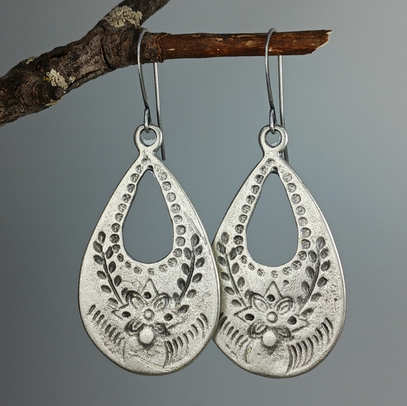 Hand Crafted Jewelry - HAND CRAFTED EARRINGS Boho Vintage Style Silver Teardrop Flower Rustic Dangle